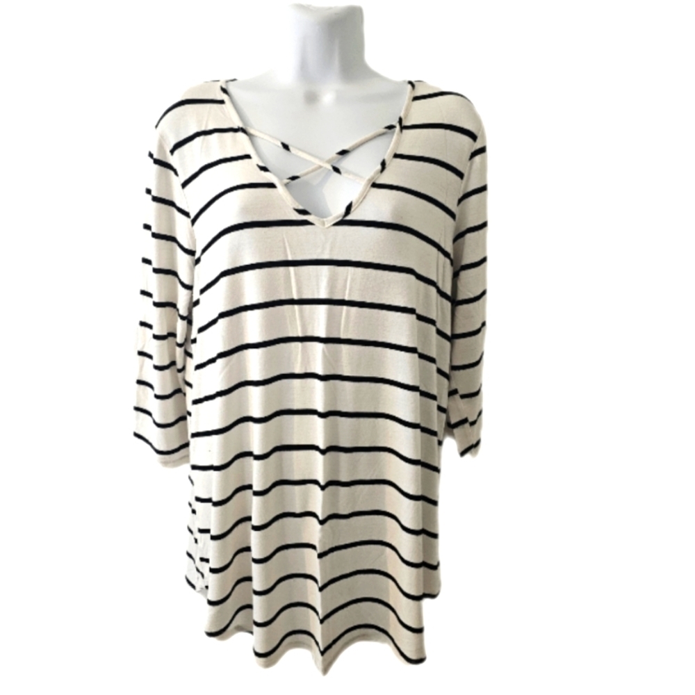Criss cross 3/4 sleeve top  Emory Park